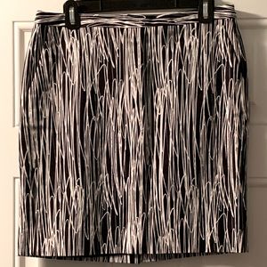 Black and white abstract print pencil skirt